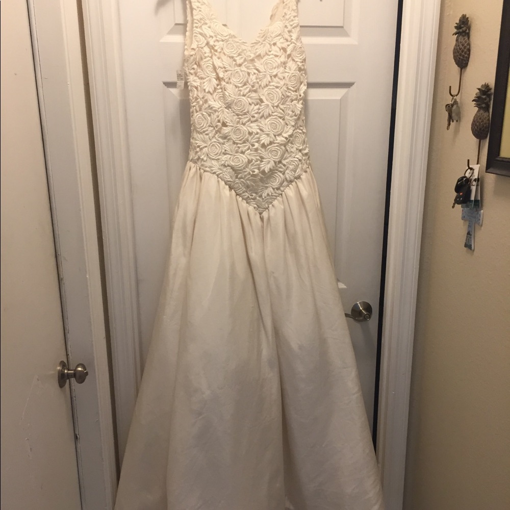 NWT Bayje raw silk wedding dress with train.